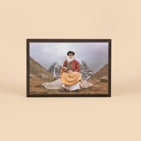 Фотографія Садхгуру на фоні гори Кайлаш